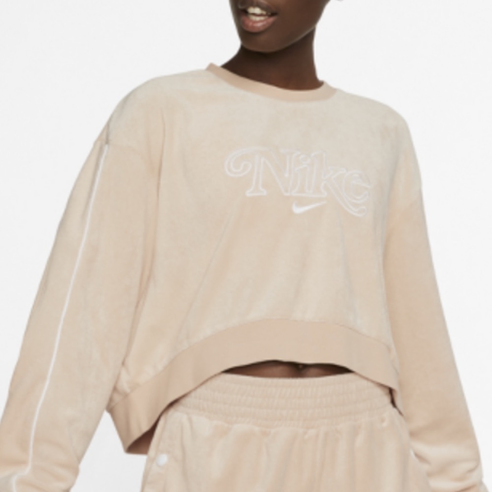 Beige Nike Sportswear Women's Crew	
Size S (4–6)
